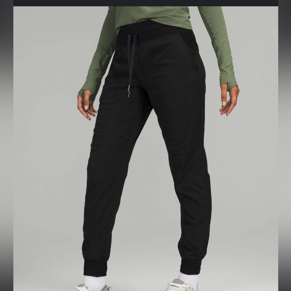 Lululemon Dance Studio MR jogger NWT